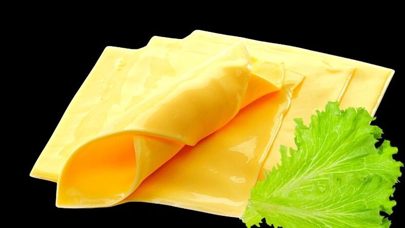 케 피어 다이어트에서 가공 치즈는 금지되어 있습니다. 