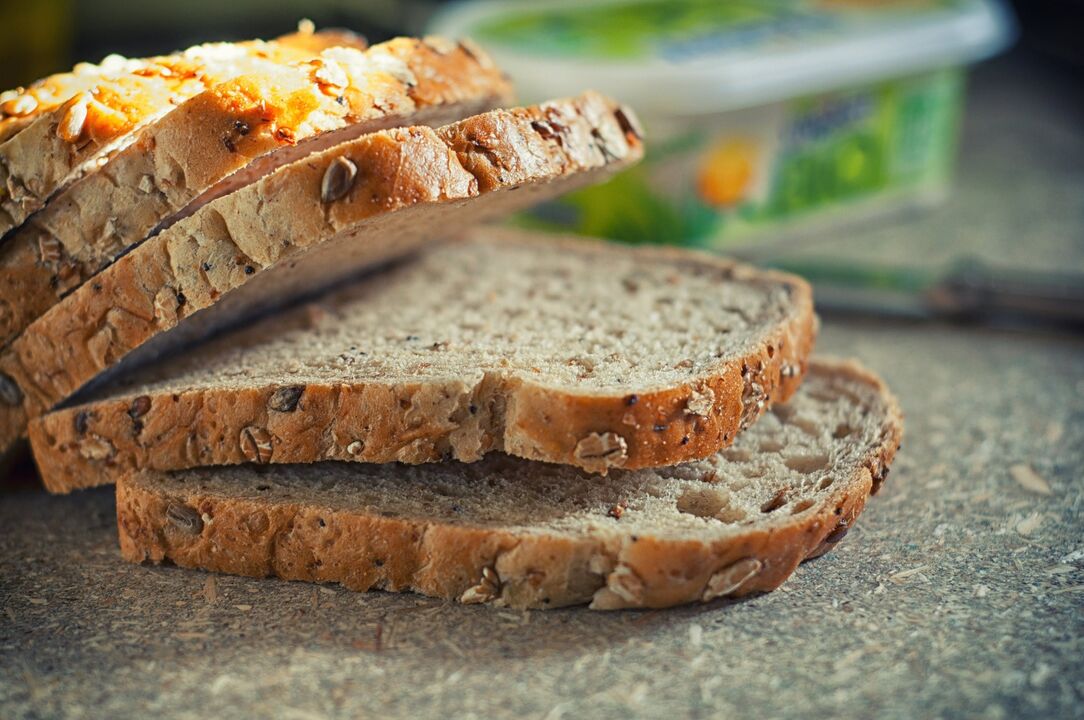 혈액형 4형에 대한 식단을 사용하면 식단에 통곡물 빵을 포함할 수 있습니다. 
