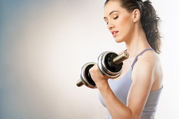 덤벨을 이용한 신체 운동은 7일 만에 체중을 5kg 감량하는 데 도움이 됩니다. 