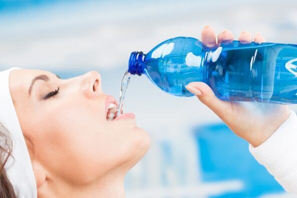 물을 많이 마시면 ​​일주일 안에 5kg의 과체중을 없앨 수 있다